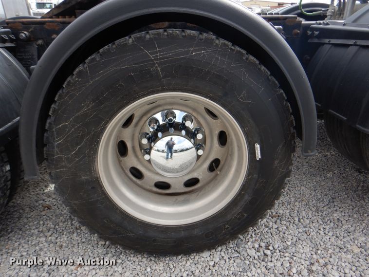 image for item DK5597 2008 Peterbilt 389  semi truck