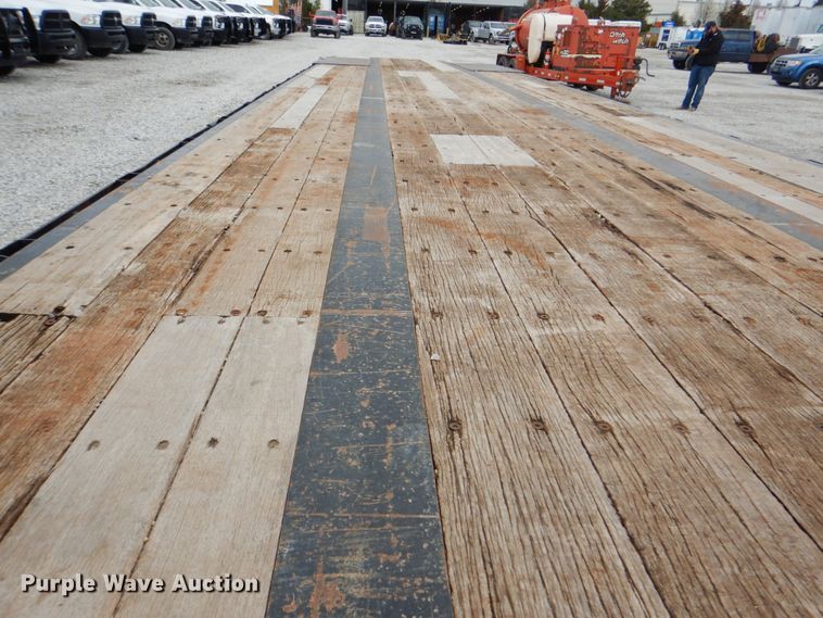 image for item DK5600 2000 Fontaine DFT-5-7048AW  drop deck trailer