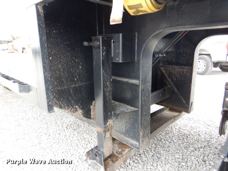 image for item DK5600 2000 Fontaine DFT-5-7048AW  drop deck trailer