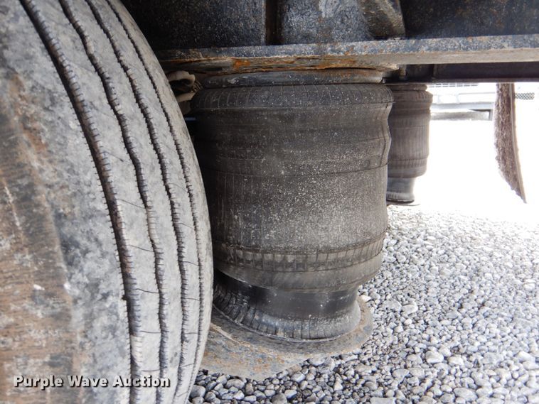 image for item DK5600 2000 Fontaine DFT-5-7048AW  drop deck trailer