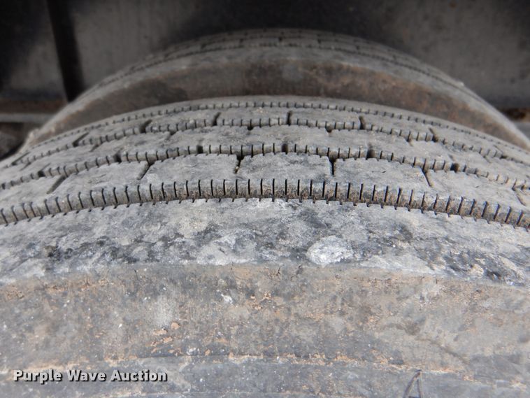 image for item DK5600 2000 Fontaine DFT-5-7048AW  drop deck trailer