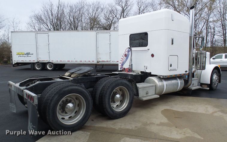 image for item DL0921 2000 Peterbilt 379  semi truck