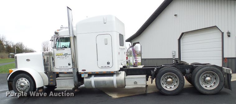 image for item DL0921 2000 Peterbilt 379  semi truck