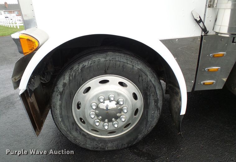 image for item DL0921 2000 Peterbilt 379  semi truck