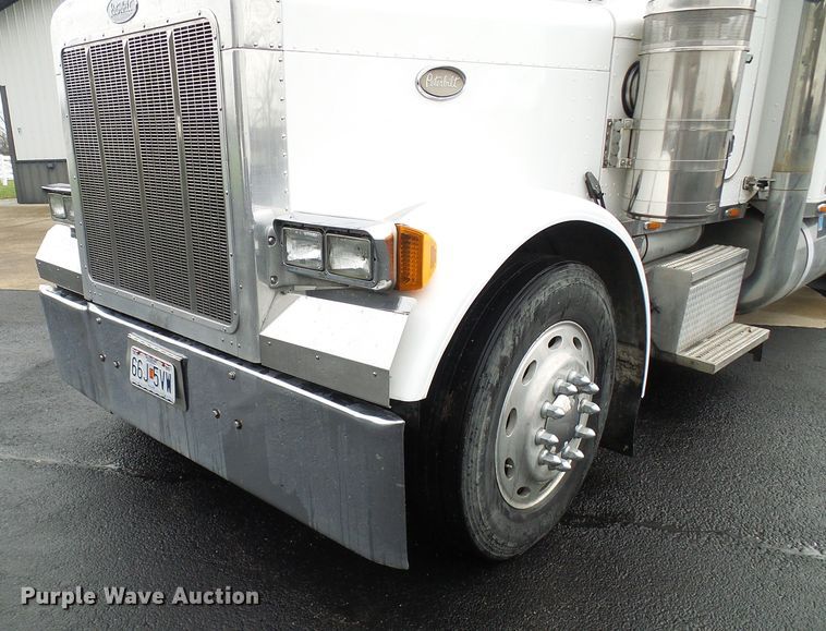 image for item DL0921 2000 Peterbilt 379  semi truck