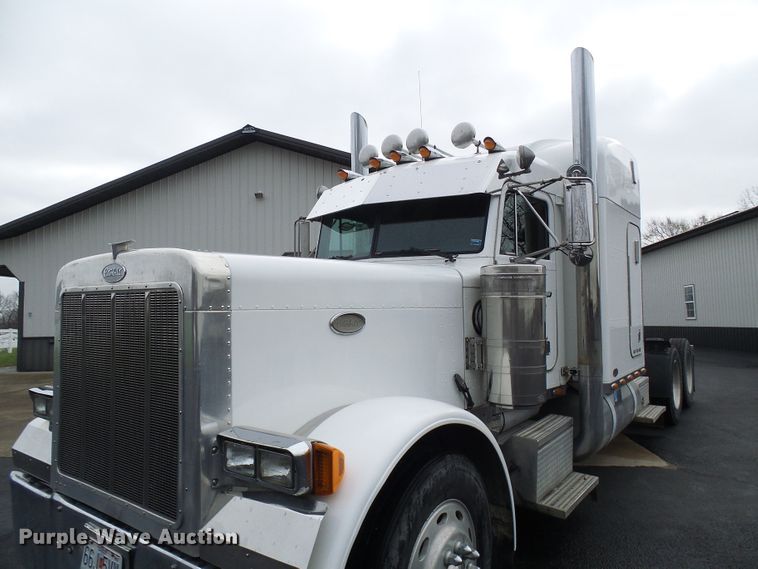 image for item DL0921 2000 Peterbilt 379  semi truck