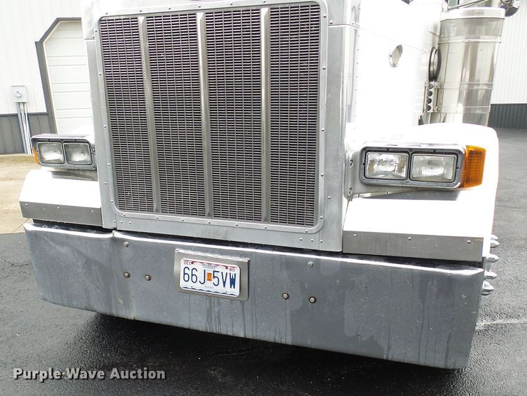 image for item DL0921 2000 Peterbilt 379  semi truck