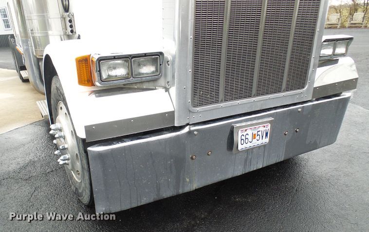 image for item DL0921 2000 Peterbilt 379  semi truck