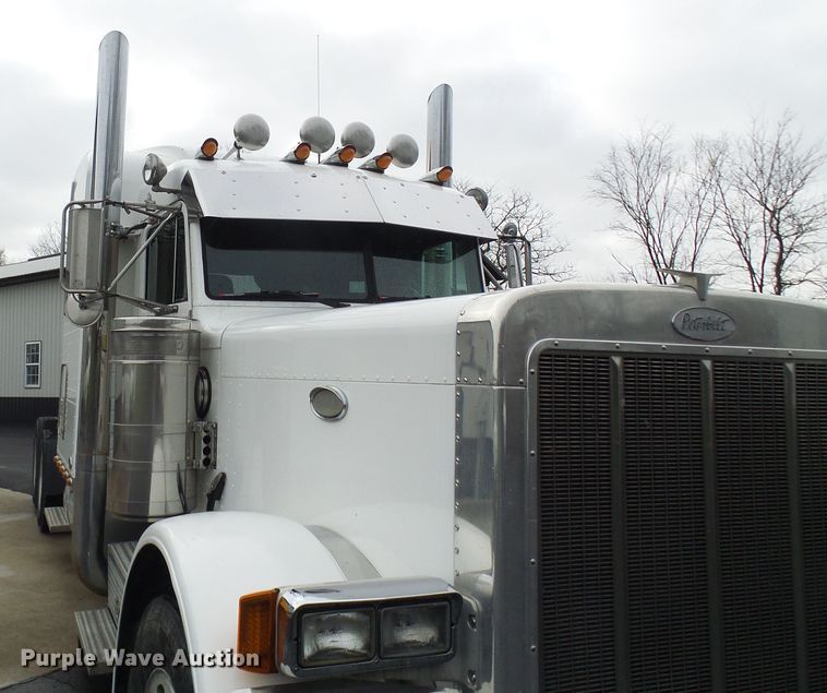 image for item DL0921 2000 Peterbilt 379  semi truck