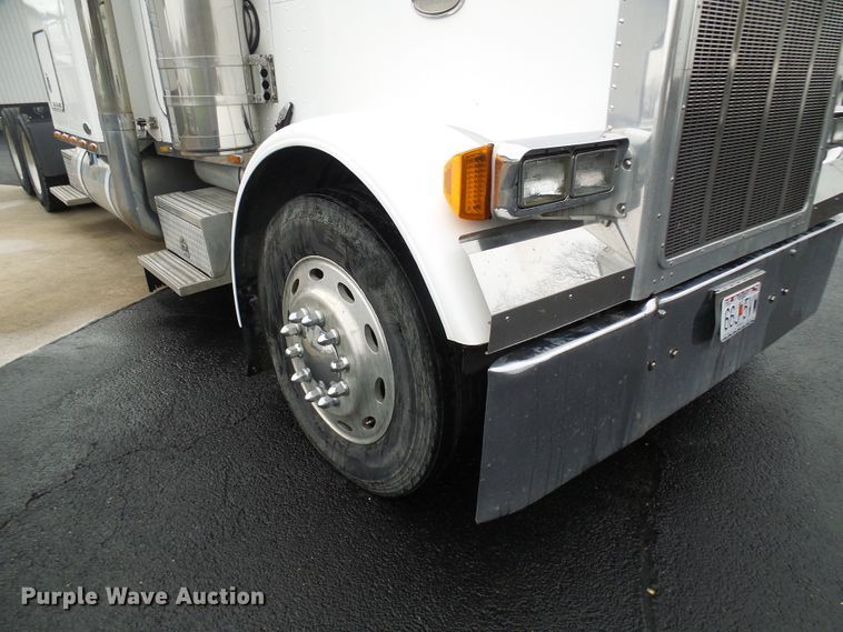 image for item DL0921 2000 Peterbilt 379  semi truck