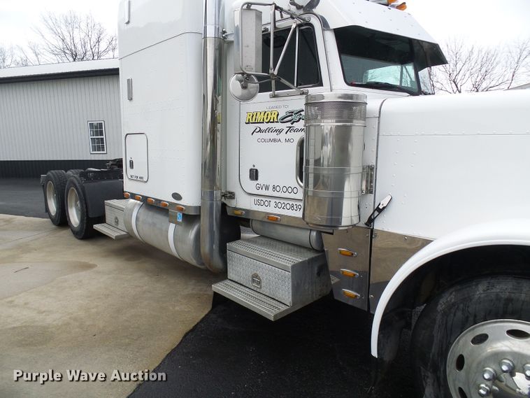 image for item DL0921 2000 Peterbilt 379  semi truck