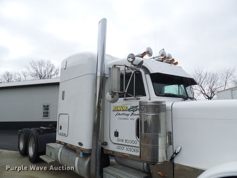 image for item DL0921 2000 Peterbilt 379  semi truck
