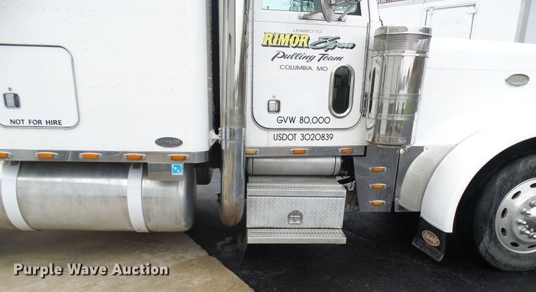 image for item DL0921 2000 Peterbilt 379  semi truck