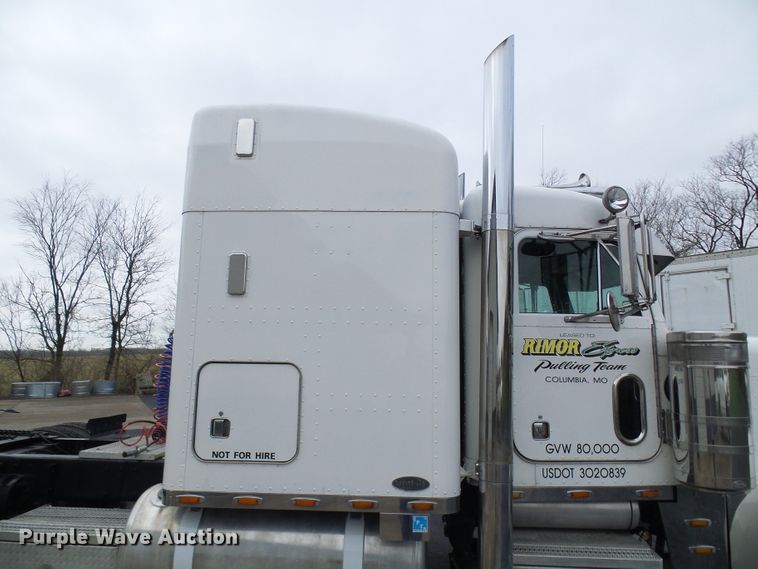 image for item DL0921 2000 Peterbilt 379  semi truck
