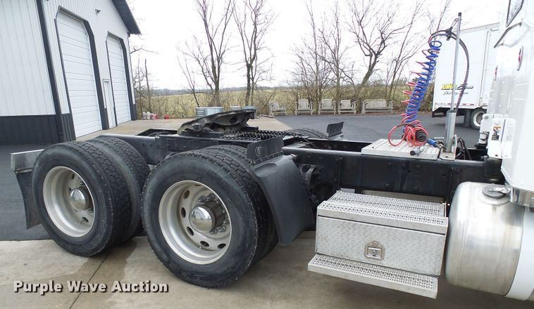 image for item DL0921 2000 Peterbilt 379  semi truck