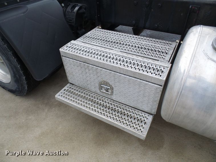 image for item DL0921 2000 Peterbilt 379  semi truck