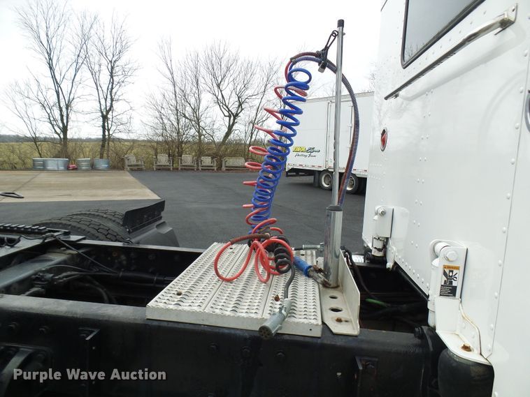 image for item DL0921 2000 Peterbilt 379  semi truck