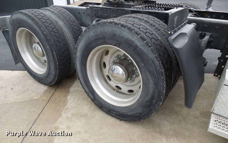 image for item DL0921 2000 Peterbilt 379  semi truck