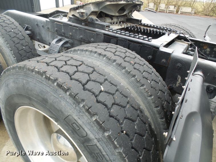 image for item DL0921 2000 Peterbilt 379  semi truck