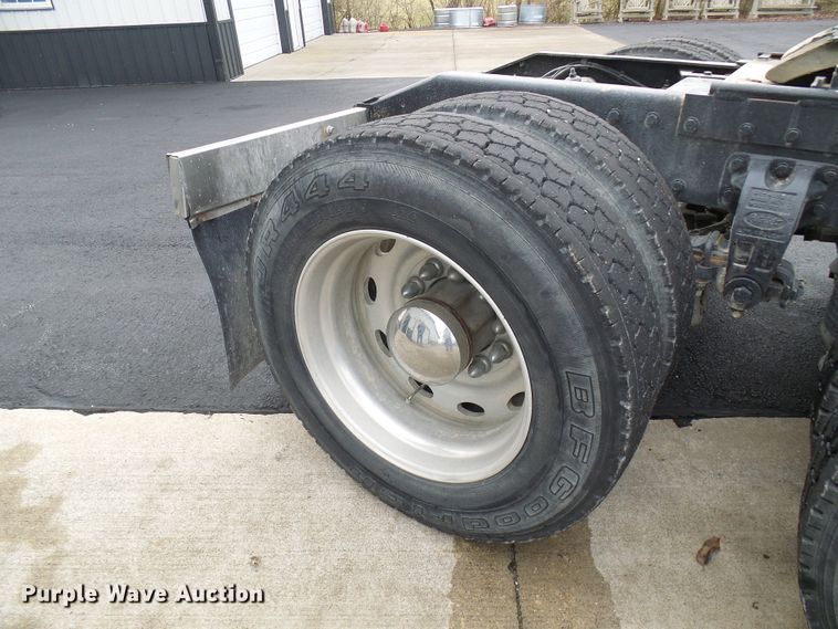 image for item DL0921 2000 Peterbilt 379  semi truck