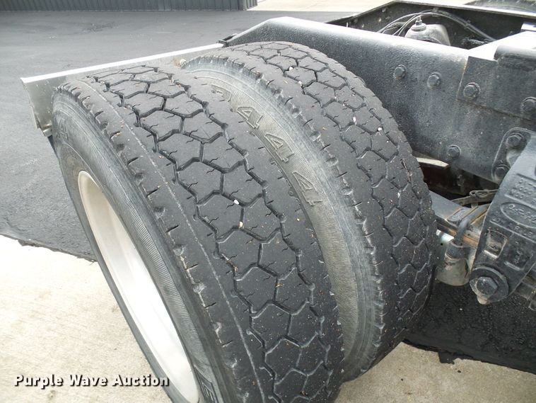 image for item DL0921 2000 Peterbilt 379  semi truck