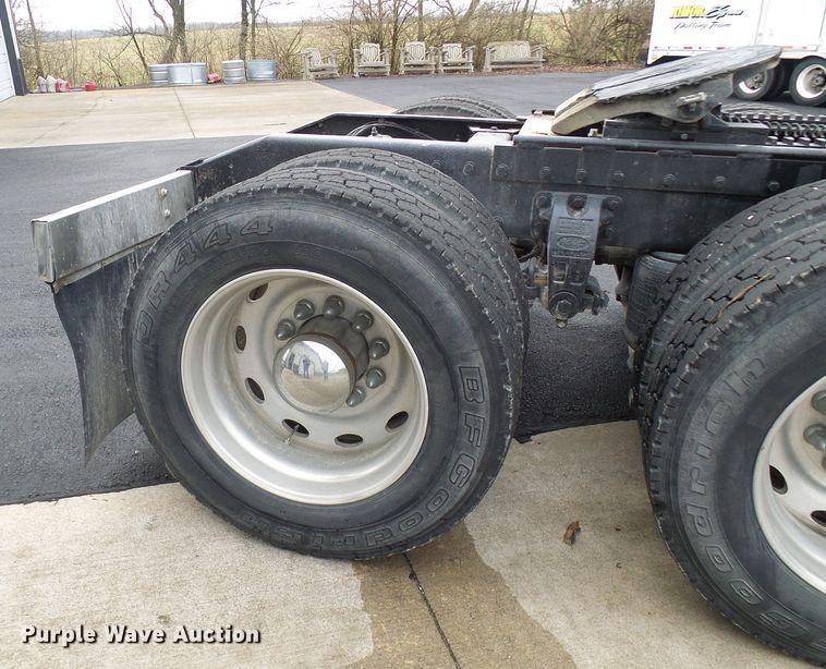 image for item DL0921 2000 Peterbilt 379  semi truck