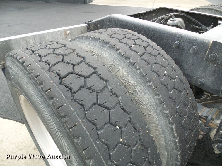 image for item DL0921 2000 Peterbilt 379  semi truck