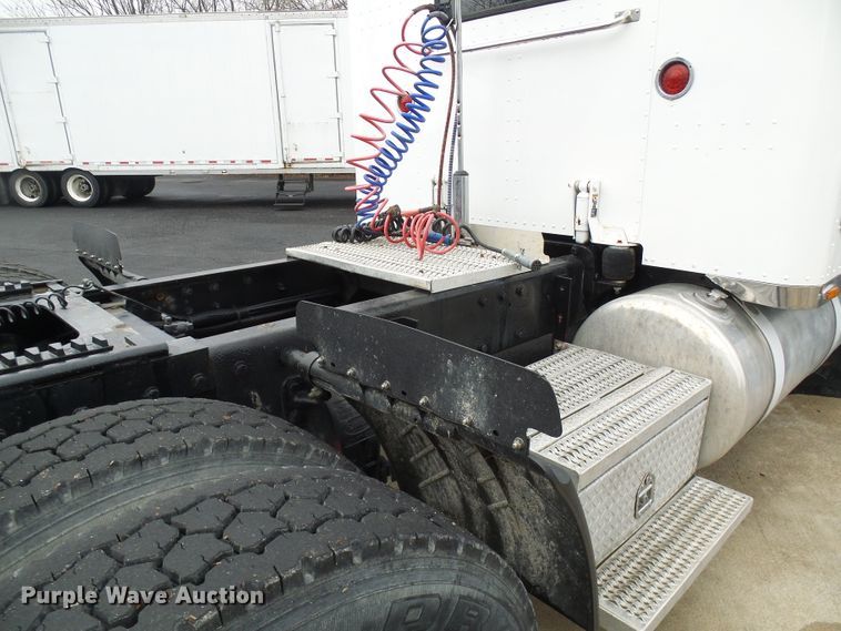 image for item DL0921 2000 Peterbilt 379  semi truck