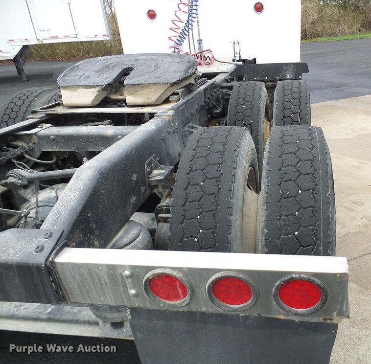 image for item DL0921 2000 Peterbilt 379  semi truck