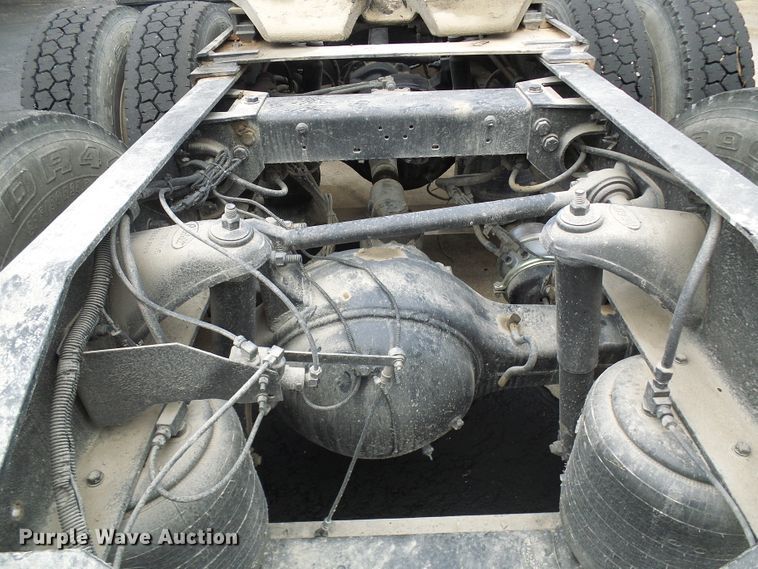 image for item DL0921 2000 Peterbilt 379  semi truck