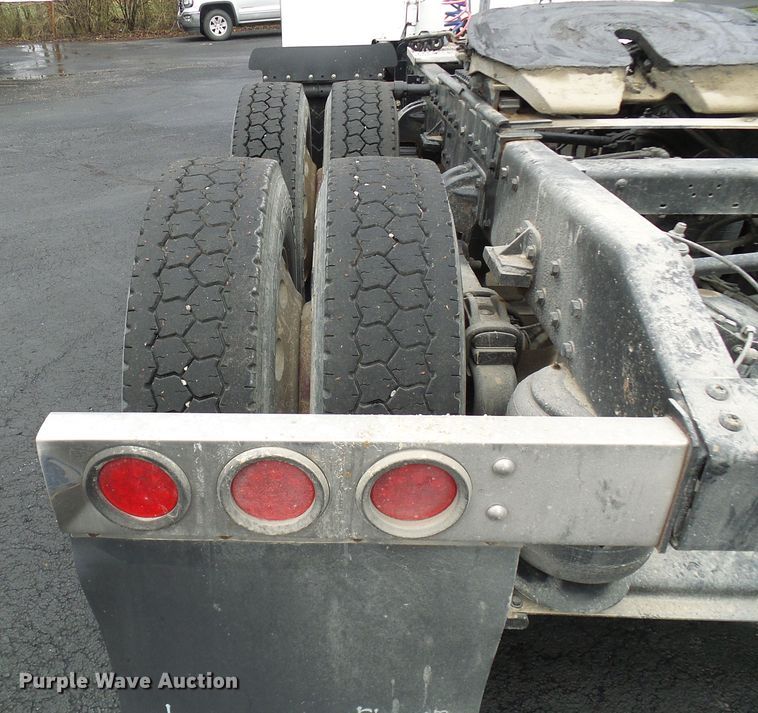 image for item DL0921 2000 Peterbilt 379  semi truck