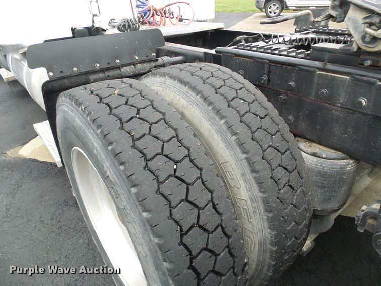 image for item DL0921 2000 Peterbilt 379  semi truck