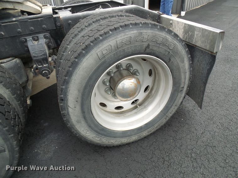 image for item DL0921 2000 Peterbilt 379  semi truck