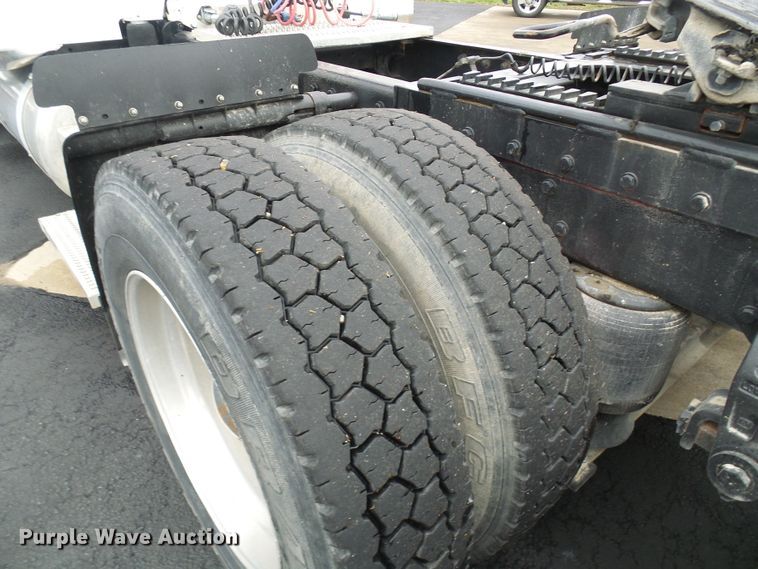 image for item DL0921 2000 Peterbilt 379  semi truck