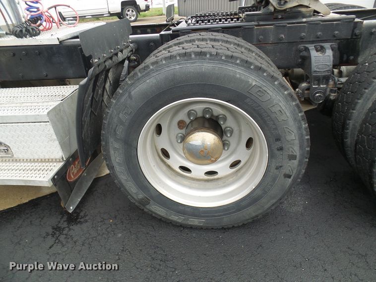 image for item DL0921 2000 Peterbilt 379  semi truck