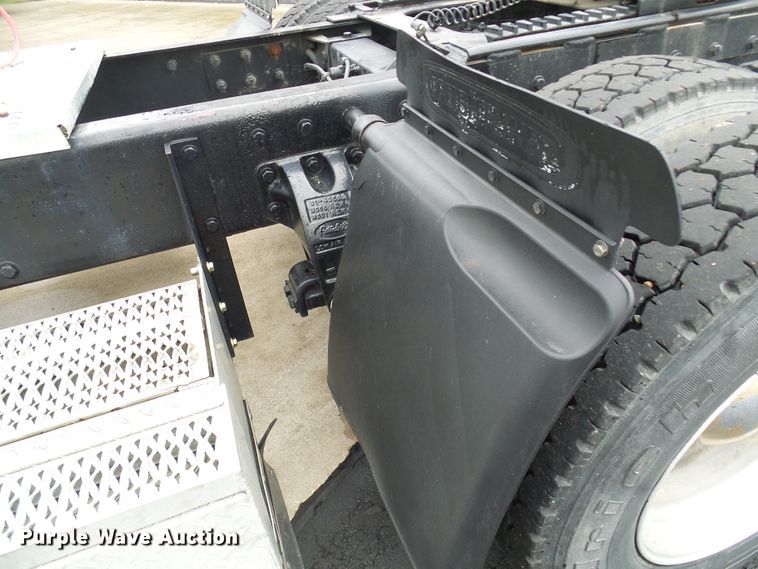 image for item DL0921 2000 Peterbilt 379  semi truck