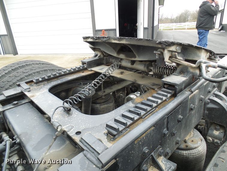 image for item DL0921 2000 Peterbilt 379  semi truck