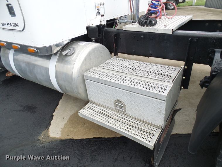 image for item DL0921 2000 Peterbilt 379  semi truck