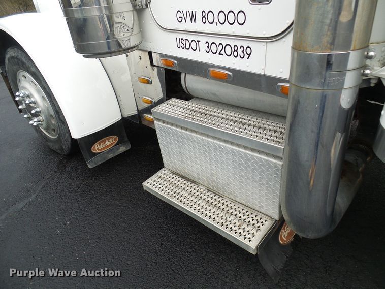 image for item DL0921 2000 Peterbilt 379  semi truck