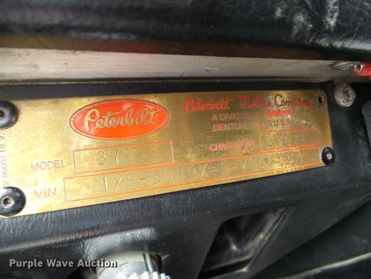 image for item DL0921 2000 Peterbilt 379  semi truck