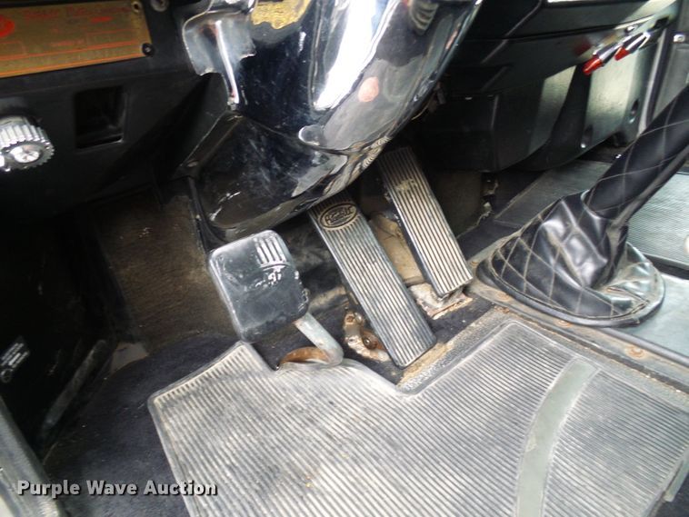 image for item DL0921 2000 Peterbilt 379  semi truck