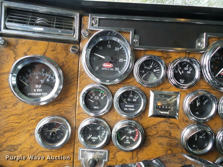 image for item DL0921 2000 Peterbilt 379  semi truck