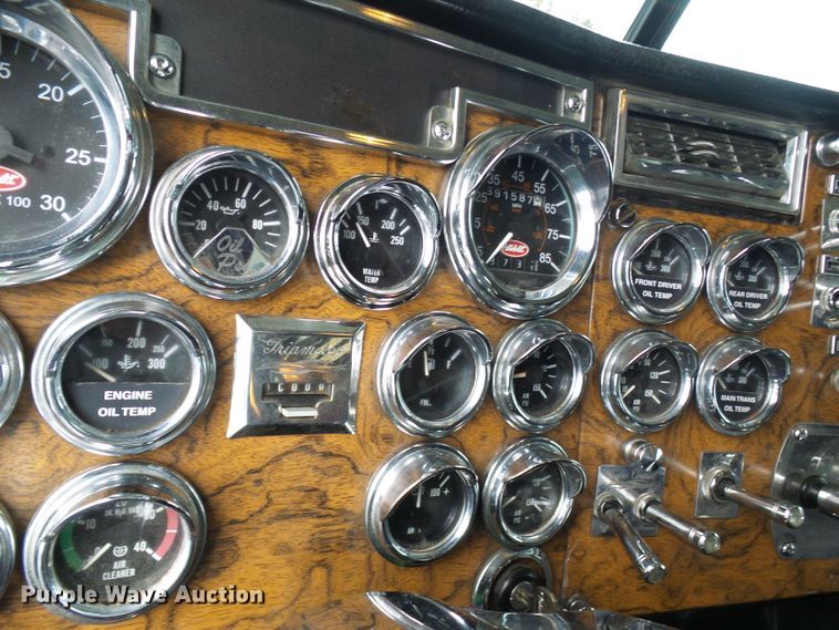 image for item DL0921 2000 Peterbilt 379  semi truck