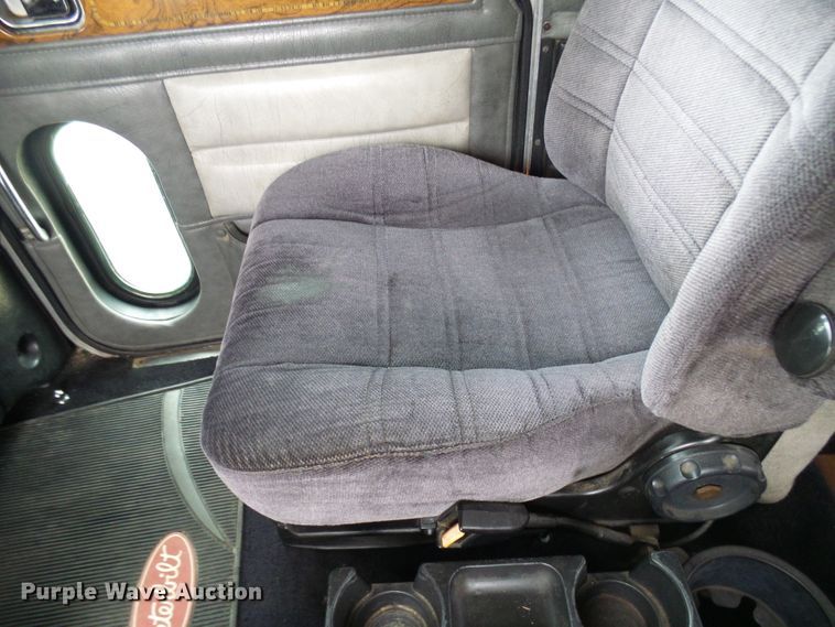 image for item DL0921 2000 Peterbilt 379  semi truck