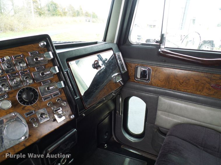 image for item DL0921 2000 Peterbilt 379  semi truck