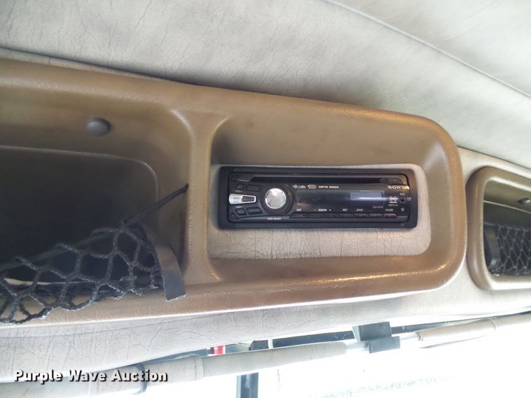 image for item DL0921 2000 Peterbilt 379  semi truck