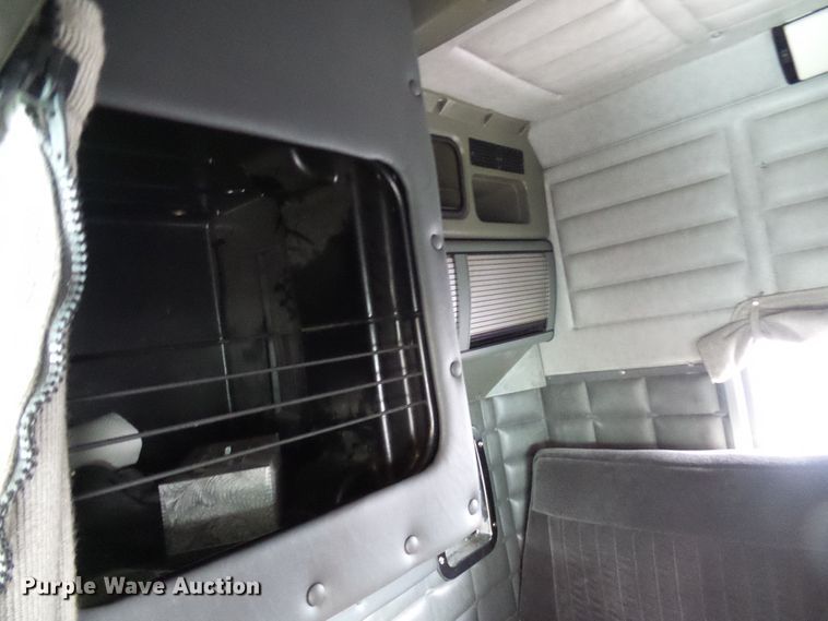 image for item DL0921 2000 Peterbilt 379  semi truck