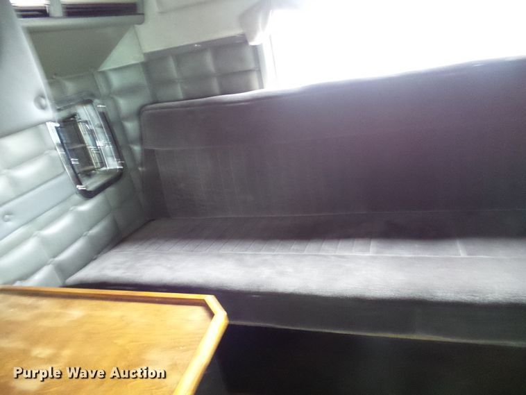 image for item DL0921 2000 Peterbilt 379  semi truck