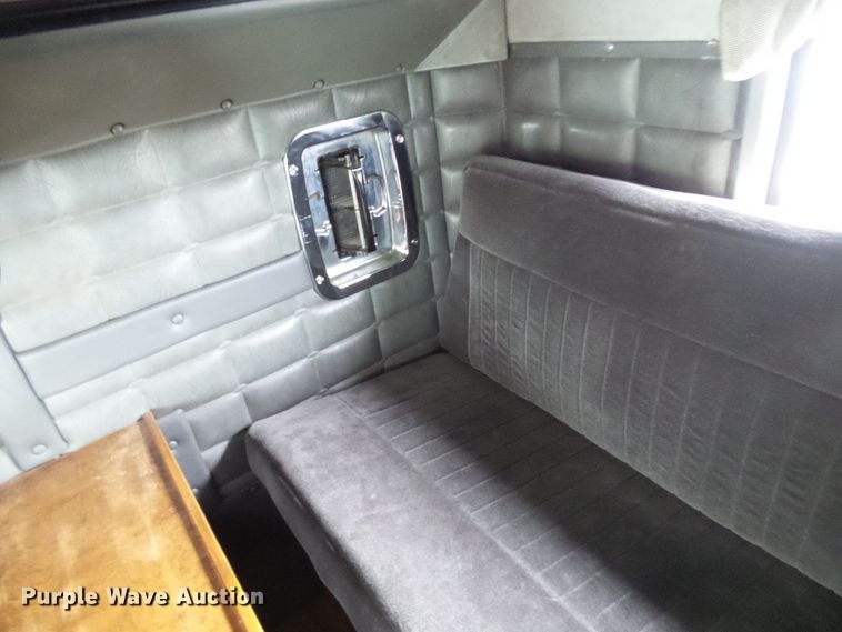 image for item DL0921 2000 Peterbilt 379  semi truck