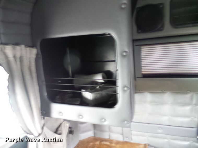 image for item DL0921 2000 Peterbilt 379  semi truck